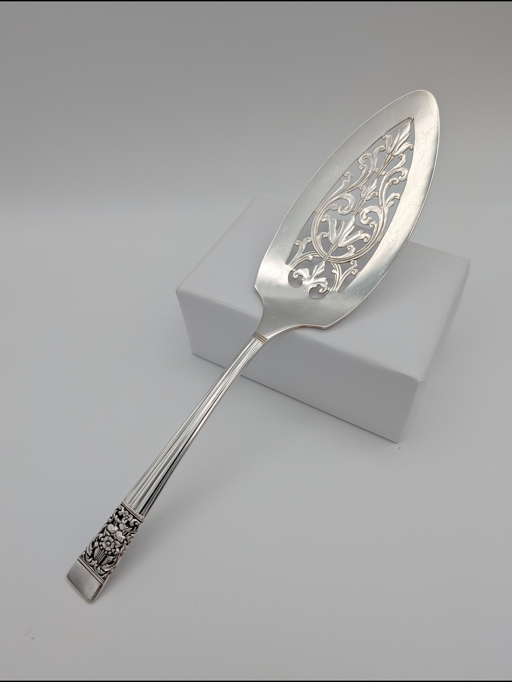 Oneida Community Silver Plate, Coronation Pastry/Cake/Pie Server, Vintage 1936